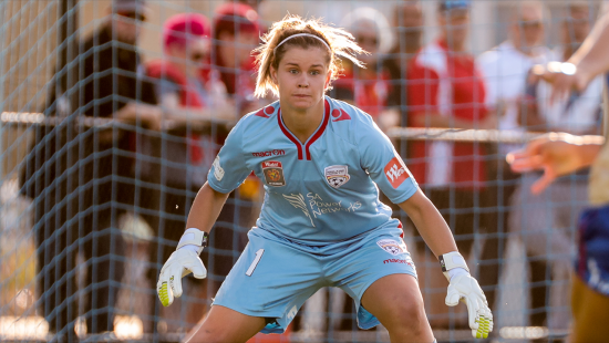 Eliza Campbell re-signs for Reds
