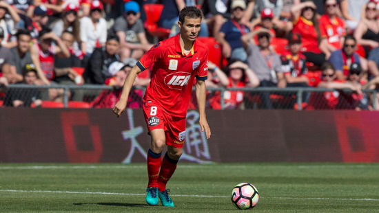 Isaías commits to Reds for further three years
